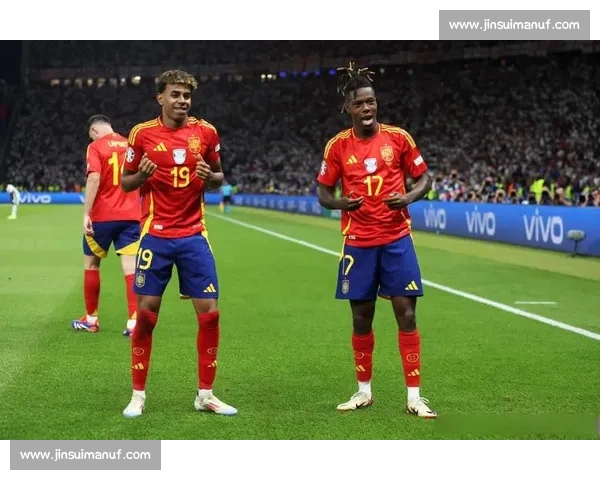 欧洲杯足球赛历程回顾与辉煌瞬间探索:从首届赛事到现代足球盛宴 - 副本 - 副本